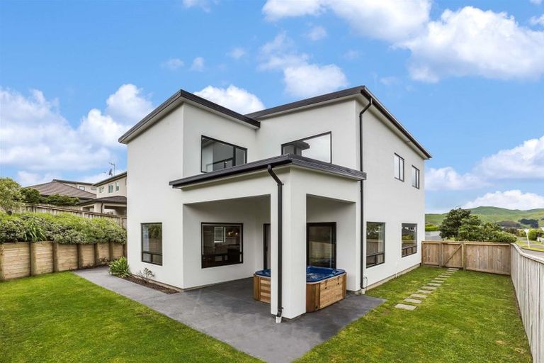 Photo of property in 68 Aotea Drive, Aotea, Porirua, 5024