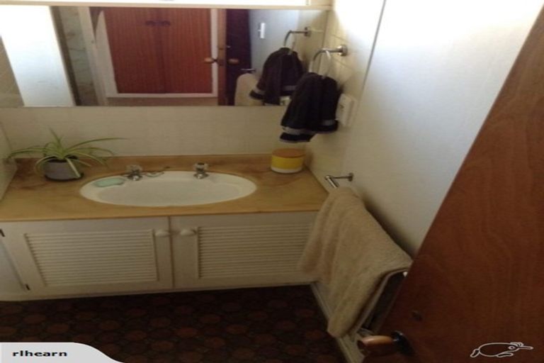 Photo of property in 2/6 Murray Road, Te Atatu Peninsula, Auckland, 0610