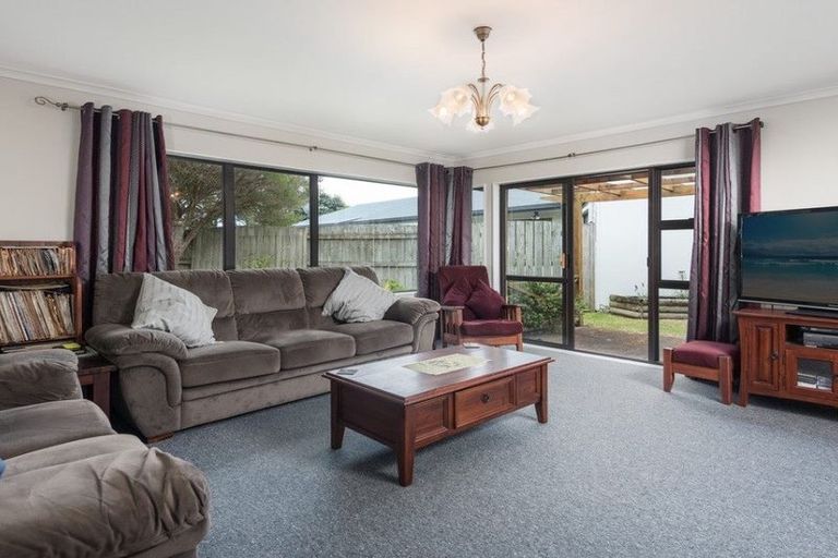 Photo of property in 25 Barbara Grove, Papamoa Beach, Papamoa, 3118