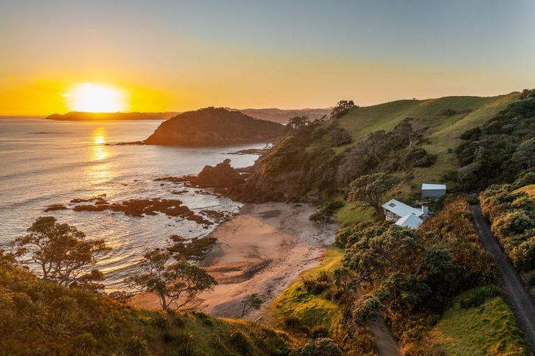 Photo of property in 350 Mcauslin Road, Whananaki, Hikurangi, 0181