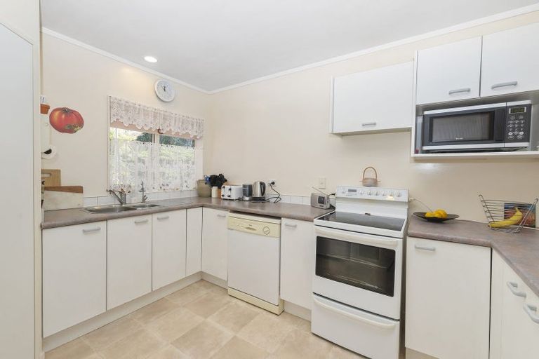 Photo of property in 29 Milan Drive, Glen Eden, Auckland, 0602