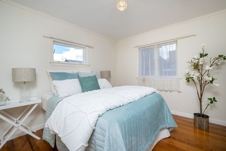 Photo of property in 82 Rosier Road, Glen Eden, Auckland, 0602