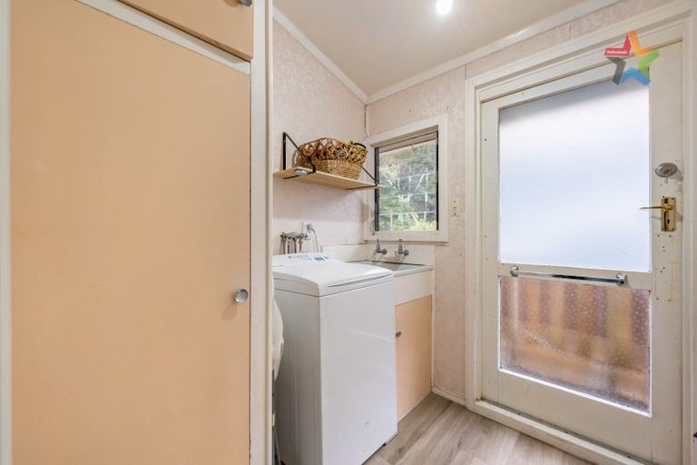 Photo of property in 38 James Grove, Stokes Valley, Lower Hutt, 5019