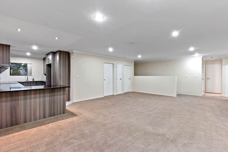Photo of property in 41 Cape Vista Crescent, Pukekohe, 2120