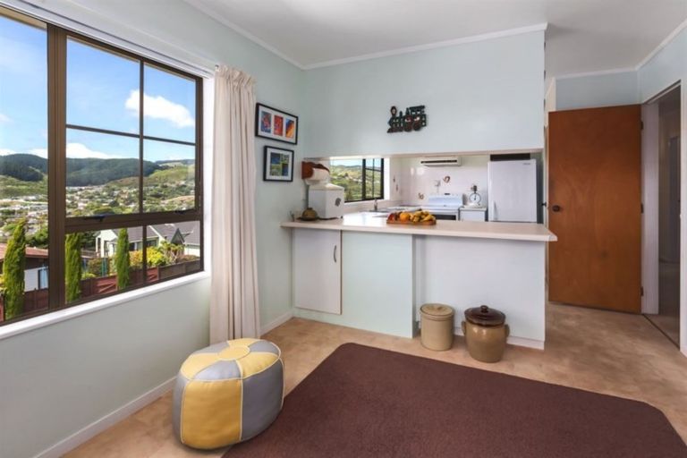 Photo of property in 2 Saint Aidans Way, Tawa, Wellington, 5028