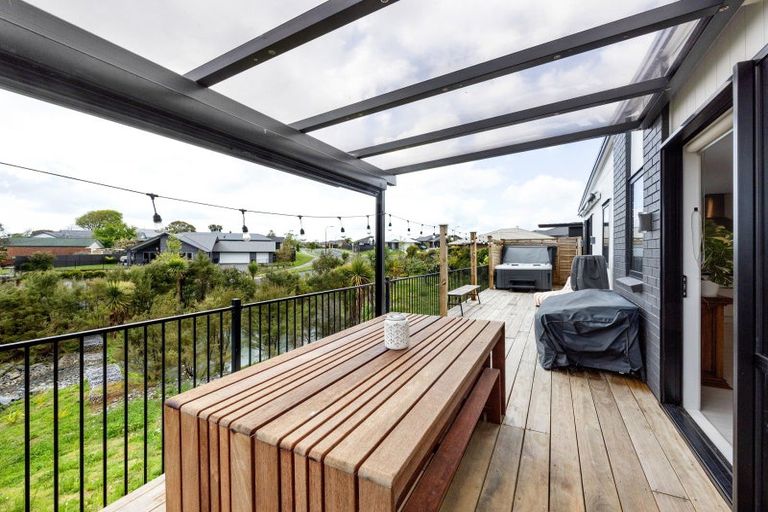 Photo of property in 18 Te Tiireke Drive, Glenview, Hamilton, 3206