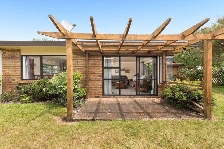 Photo of property in 25 Barbara Grove, Papamoa Beach, Papamoa, 3118