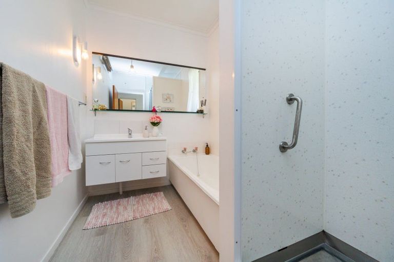 Photo of property in 42a Elmira Avenue, Hokowhitu, Palmerston North, 4410