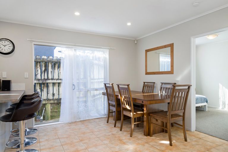 Photo of property in 11 Dawn Place, Waiuku, 2123