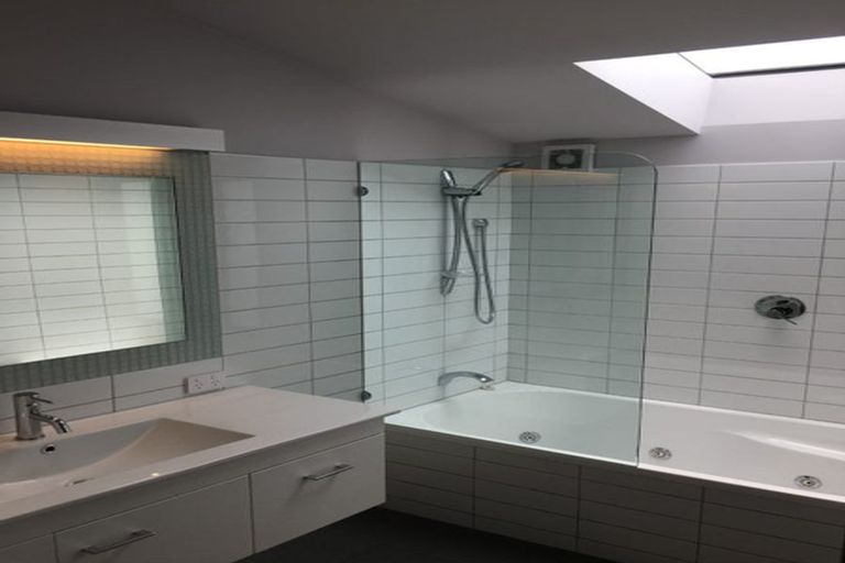 Photo of property in 37a The Drive, Tawa, Wellington, 5028