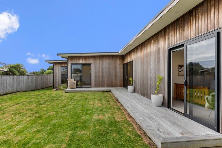 Photo of property in 1156a South Road, Oakura, 4314