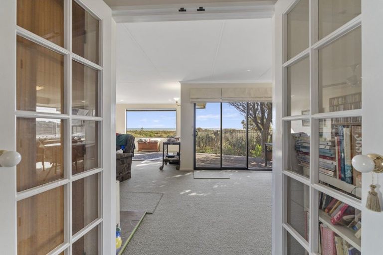 Photo of property in 5 Moana Street, Otaki Beach, Otaki, 5512