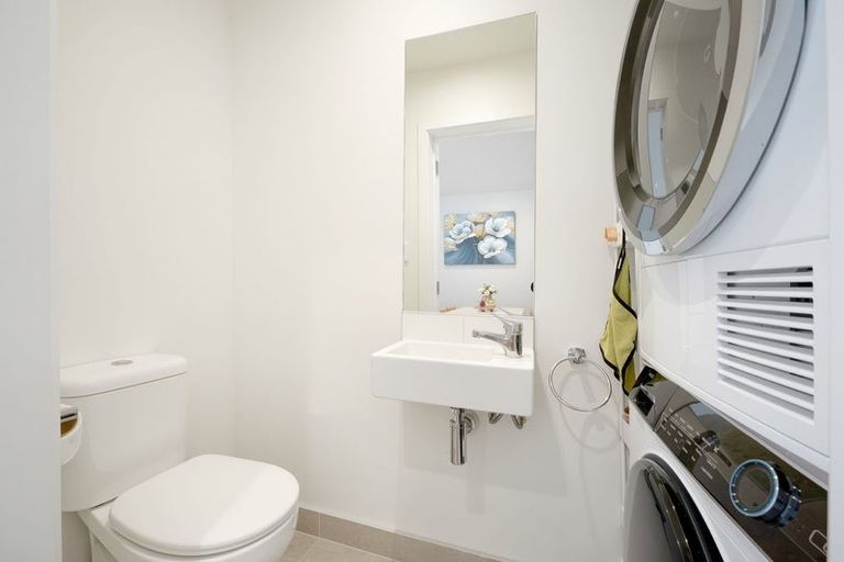Photo of property in 22 Tokai Place, Glen Eden, Auckland, 0602