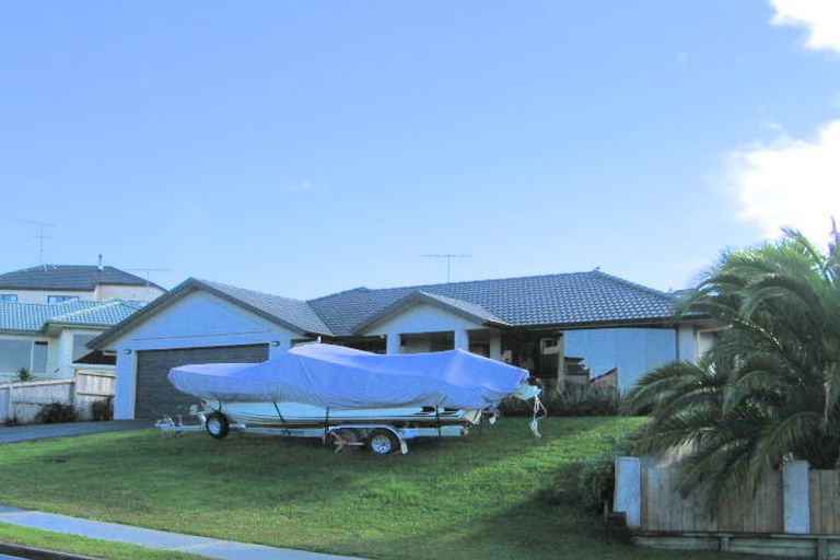 Photo of property in 40 Waldorf Crescent, Orewa, 0931