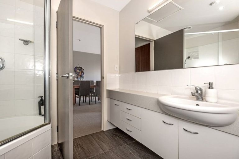 Photo of property in 111/2 Reads Quay, Gisborne, 4010