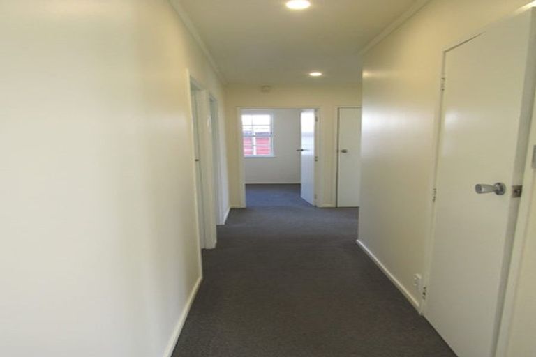 Photo of property in 1/12 Vonnell Place, Birkdale, Auckland, 0626