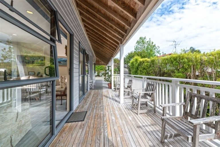 Photo of property in 3a Cron Avenue, Te Atatu South, Auckland, 0610