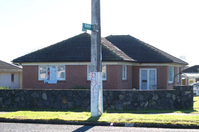 Photo of property in 17 Henwood Road, Mangere East, Auckland, 2024