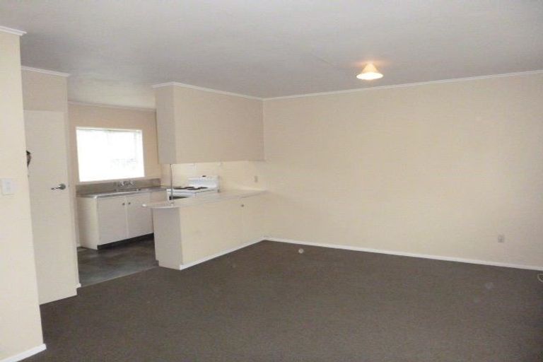 Photo of property in 2/189 Wainuiomata Road, Wainuiomata, Lower Hutt, 5014
