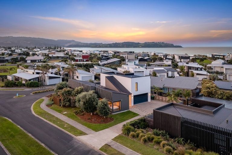 Photo of property in 2 Patiki Place, Omaha, 0986