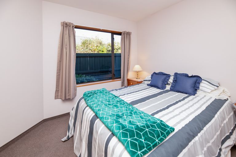 Photo of property in 22 Berkshire Drive, Avonhead, Christchurch, 8042