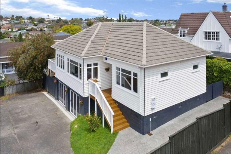 Photo of property in 2/5 Elderwood Lane, Belmont, Auckland, 0622
