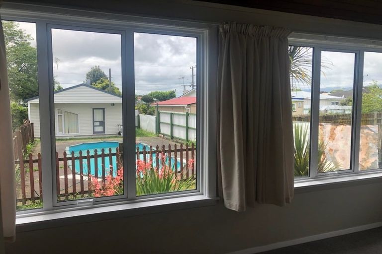 Photo of property in 65 Mako Mako Road, Levin, 5510