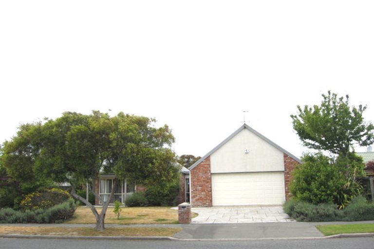 Photo of property in 16 Anglesea Avenue, Parklands, Christchurch, 8083