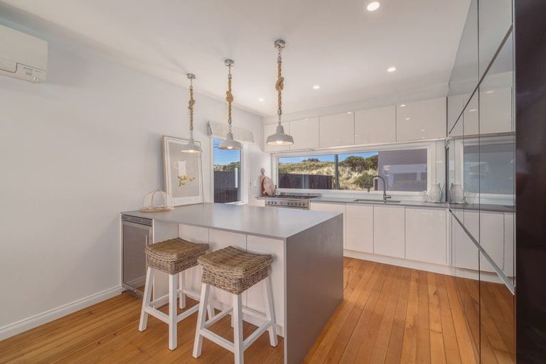 Photo of property in 35 Marine Parade, North New Brighton, Christchurch, 8083