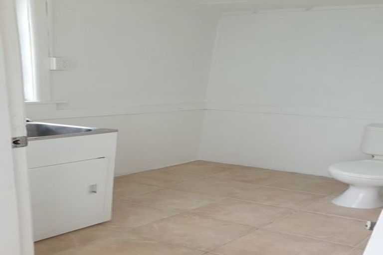 Photo of property in 1/8 Northcote Road, Takapuna, Auckland, 0622