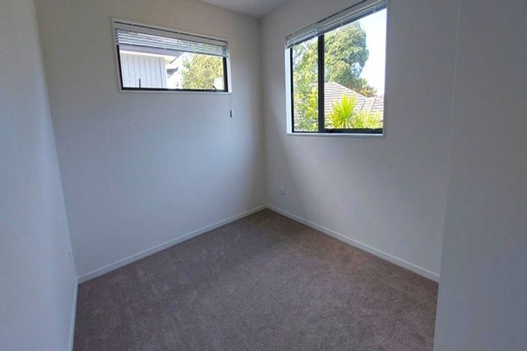 Photo of property in 20a Mackenzie Street, Te Atatu South, Auckland, 0610