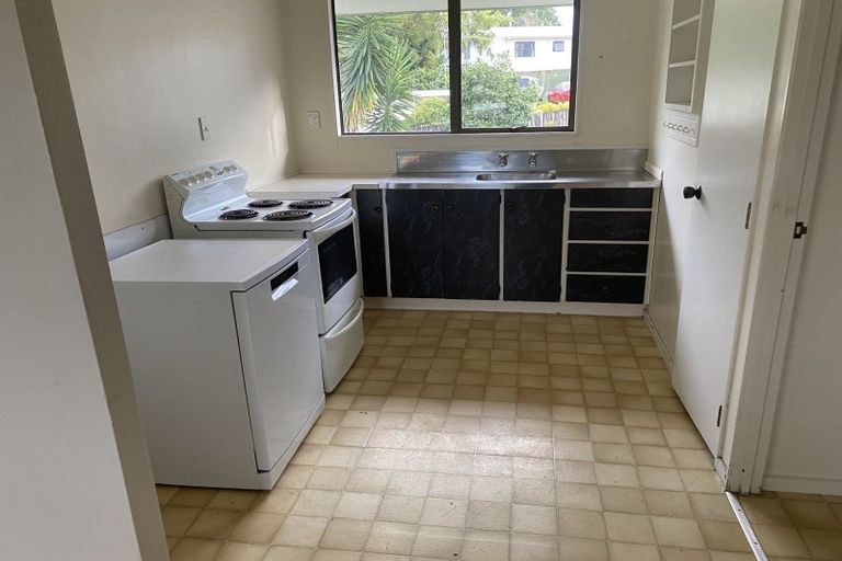 Photo of property in 98 Resolution Road, Welcome Bay, Tauranga, 3112