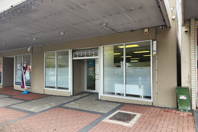 Photo of property in 120 Great South Road, Takanini, 2112