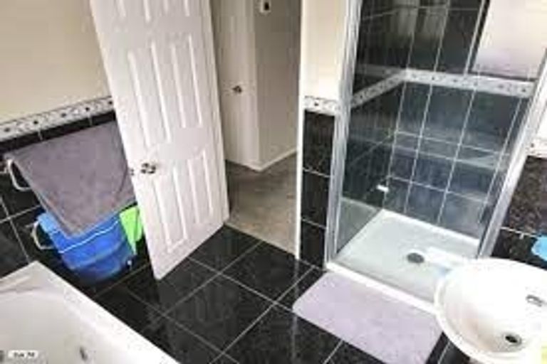 Photo of property in 21 Chadlington Avenue, Henderson, Auckland, 0612