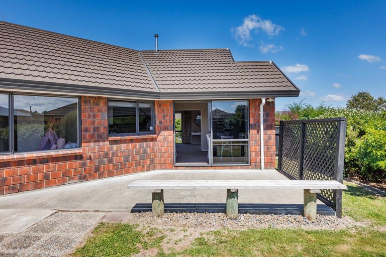 Photo of property in 4 Nevada Way, Kelvin Grove, Palmerston North, 4414