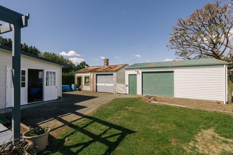 Photo of property in 40 Turitea Road, Fitzherbert, Palmerston North, 4472