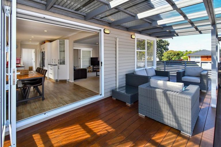 Photo of property in 2 Cheam Place, Pakuranga Heights, Auckland, 2010