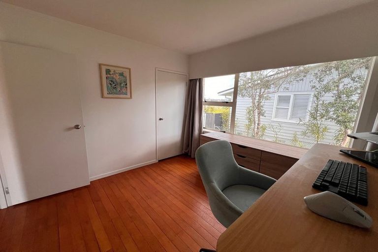 Photo of property in 2/110 Sylvan Avenue, Northcote, Auckland, 0627