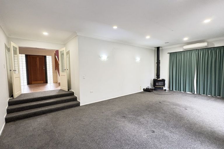 Photo of property in 30 Royal View Road, Te Atatu South, Auckland, 0610