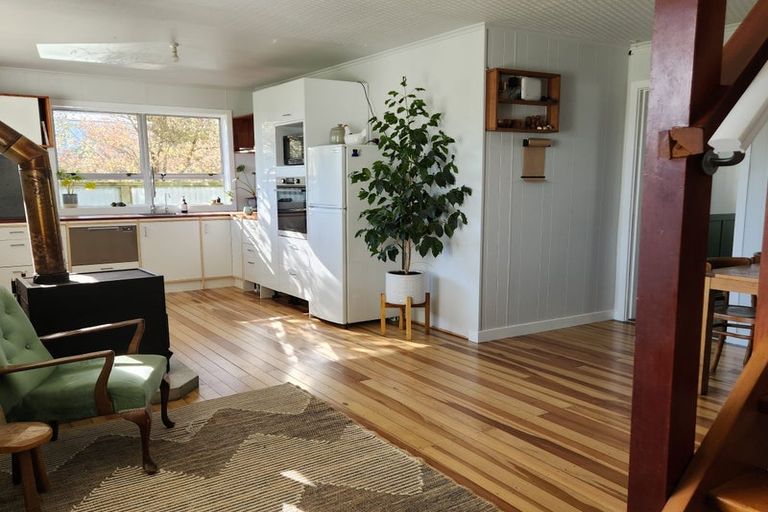Photo of property in 25 Paekakariki Hill Road, Pauatahanui, Porirua, 5381