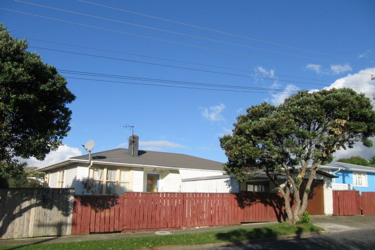 Photo of property in 27 Sievers Grove, Cannons Creek, Porirua, 5024