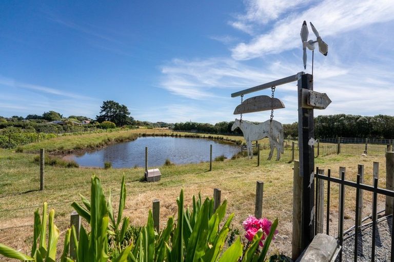 Photo of property in 27 Raukawa Road, Peka Peka, Waikanae, 5391