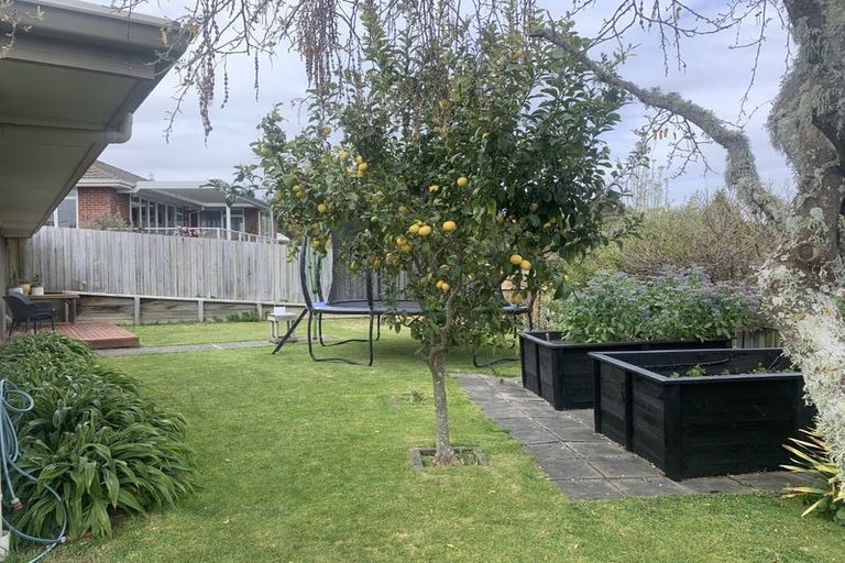 Photo of property in 12 Lionel Place, Mapua, 7005