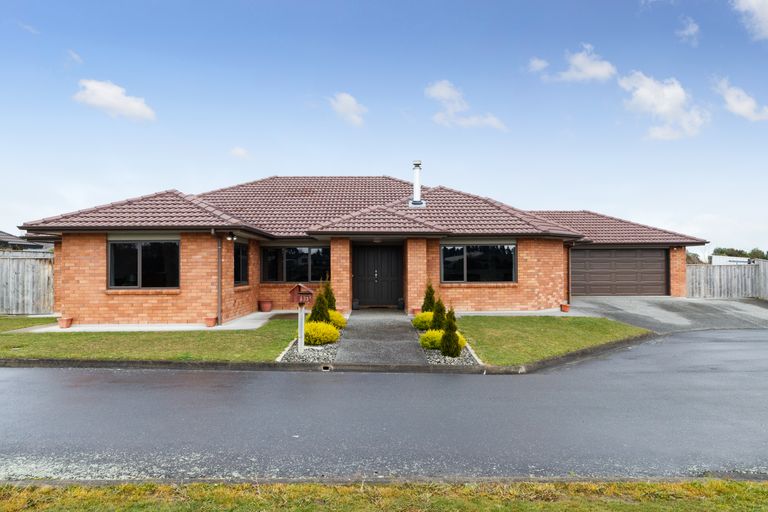Photo of property in 33 Silkwood Place, Fitzherbert, Palmerston North, 4410