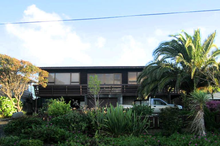 Photo of property in 82 Martin Road, Paraparaumu Beach, Paraparaumu, 5032