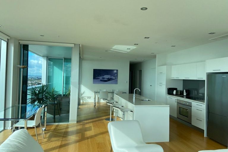 Photo of property in Sentinel Apartments, 2001/3 Northcroft Street, Takapuna, Auckland, 0622