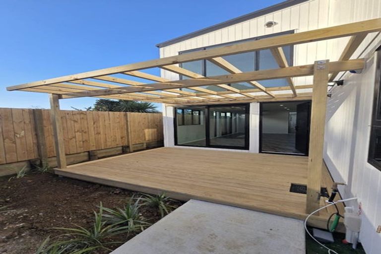 Photo of property in 408 Roscommon Road, Clendon Park, Auckland, 2103