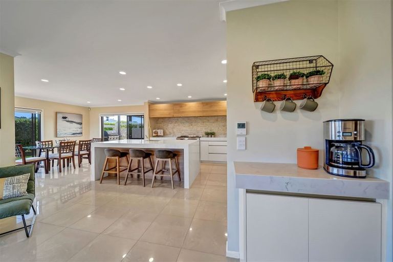 Photo of property in 9 Sampson Avenue, Waiwhakaiho, New Plymouth, 4312