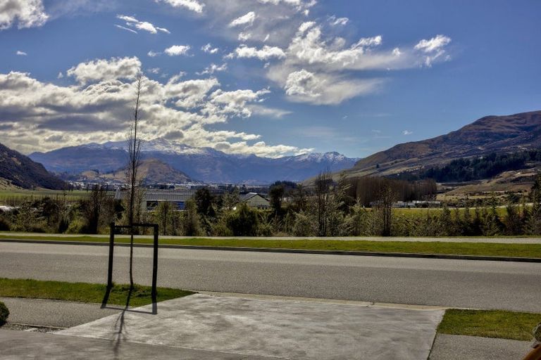 Photo of property in 45 Bannister Street, Jacks Point, Queenstown, 9371