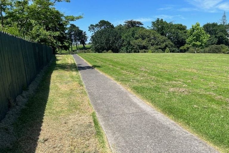 Photo of property in 2/25 De Quincey Terrace, Highland Park, Auckland, 2010